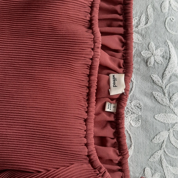 Aritzia-Wilfred Talence Pleated off the shoulder blouse. - Picture 5 of 7